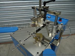 廣東專業(yè)廠家供應(yīng)大型國畫框大相框大鏡框?qū)Ｓ么笮妥钚驴頿3釘角機圖片,廣東專業(yè)廠家供應(yīng)大型國畫框大相框大鏡框?qū)Ｓ么笮妥钚驴頿3釘角機高清圖片 中山市東升鎮(zhèn)框師傅五金制品廠